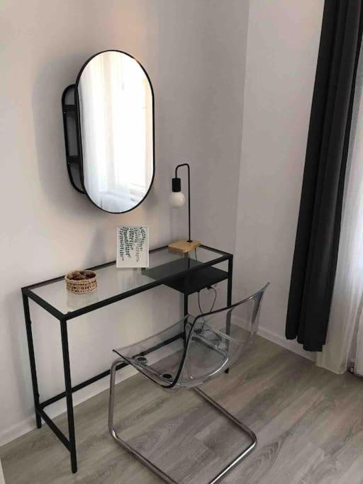 Perfect Location,Newly Decorated Modern, Large Place 60 M2, Really Quiet So You Can Have A Good Night Sleep, Ac, Netflix, Smart Tv, High-Speed Internet, World Famous New York Cafe Only 10 Minutes Walk Budapest Exterior foto
