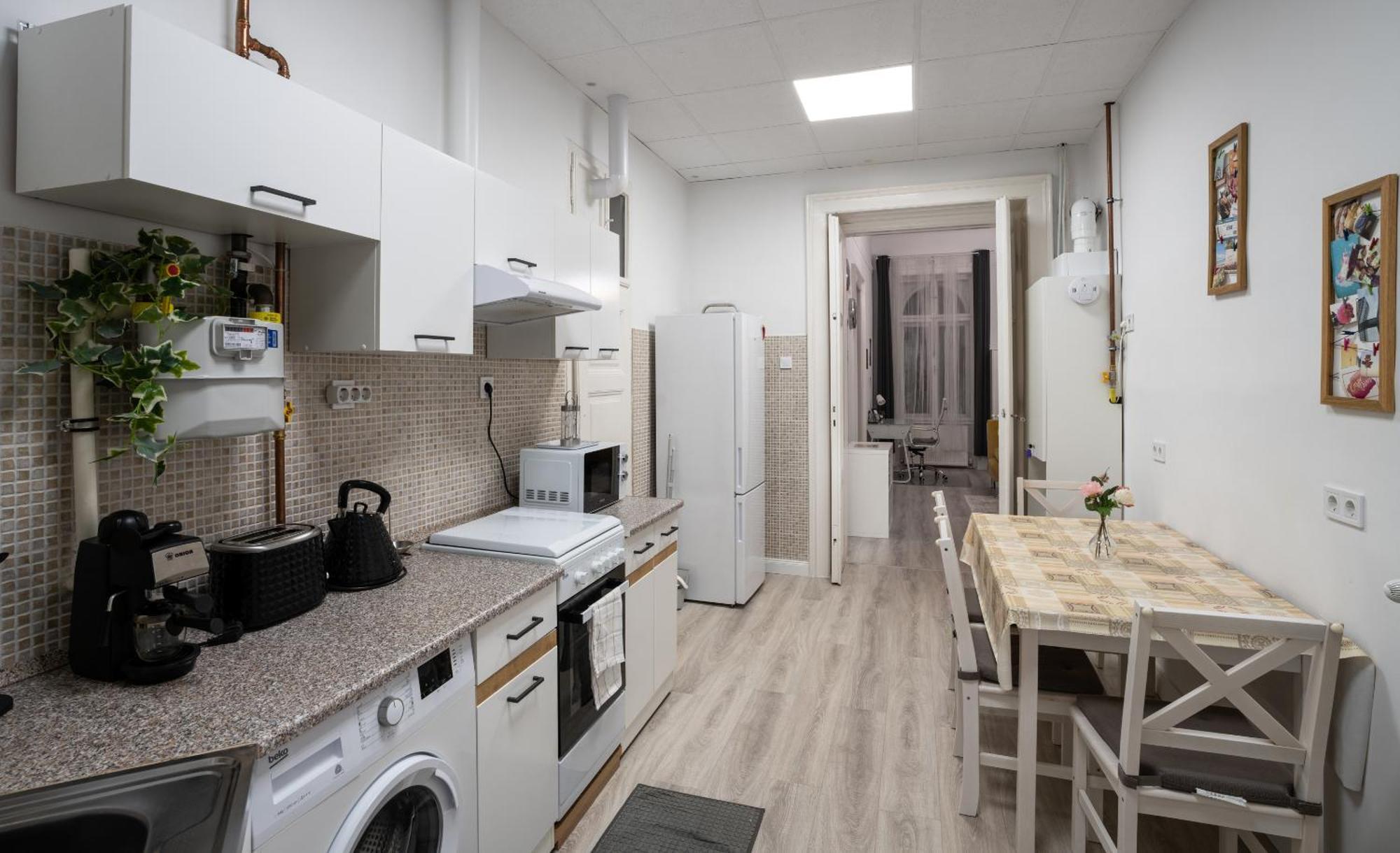 Perfect Location,Newly Decorated Modern, Large Place 60 M2, Really Quiet So You Can Have A Good Night Sleep, Ac, Netflix, Smart Tv, High-Speed Internet, World Famous New York Cafe Only 10 Minutes Walk Budapest Exterior foto