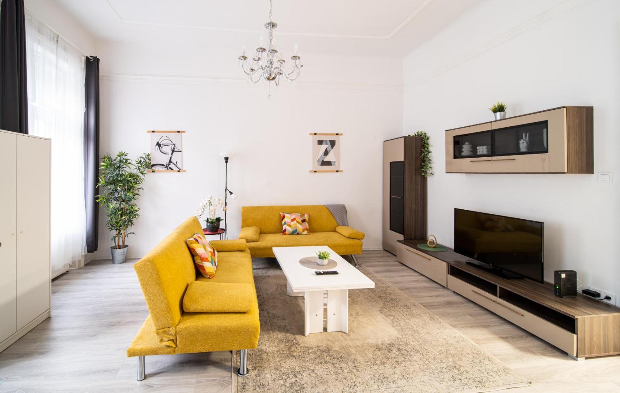 Perfect Location,Newly Decorated Modern, Large Place 60 M2, Really Quiet So You Can Have A Good Night Sleep, Ac, Netflix, Smart Tv, High-Speed Internet, World Famous New York Cafe Only 10 Minutes Walk Budapest Exterior foto