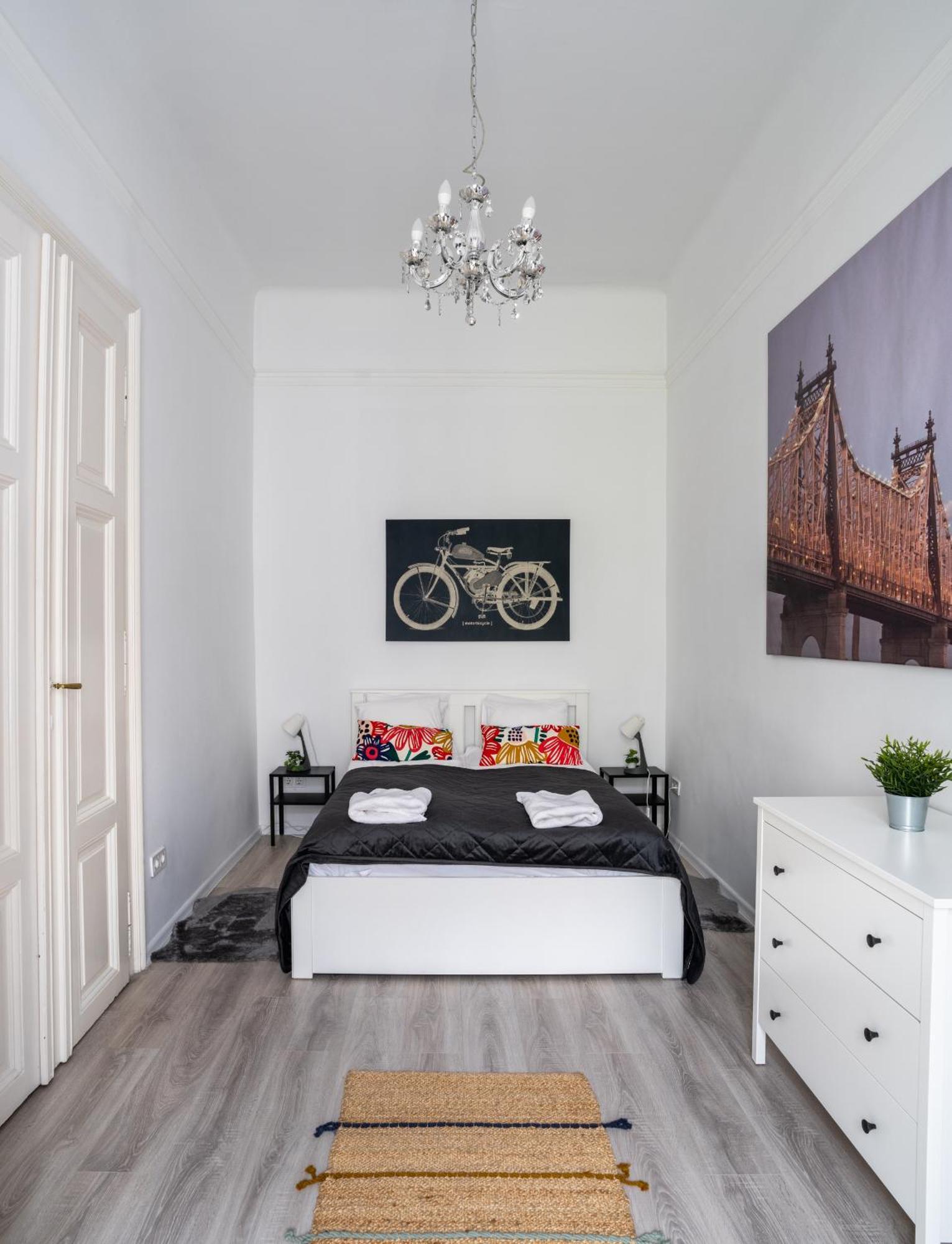 Perfect Location,Newly Decorated Modern, Large Place 60 M2, Really Quiet So You Can Have A Good Night Sleep, Ac, Netflix, Smart Tv, High-Speed Internet, World Famous New York Cafe Only 10 Minutes Walk Budapest Exterior foto